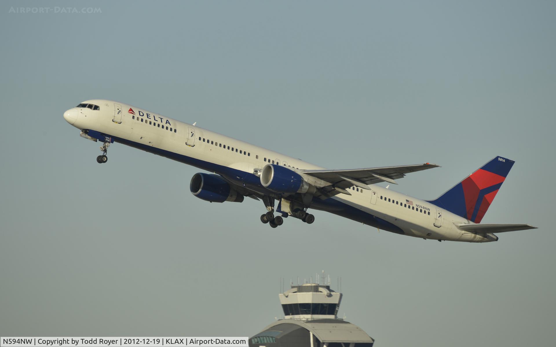 N594NW, 2003 Boeing 757-351 C/N 32994, Departing LAX
