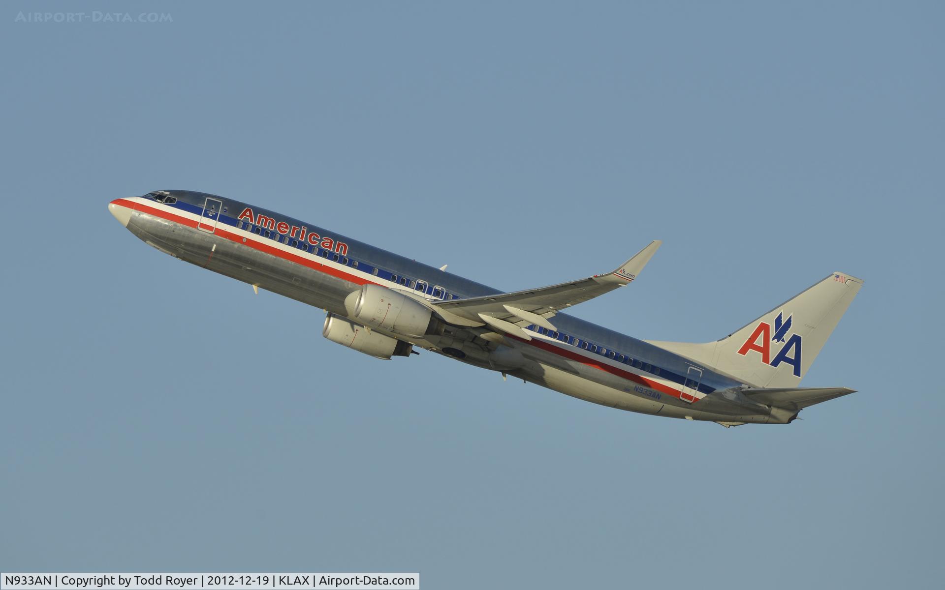N933AN, 2000 Boeing 737-823 C/N 30080, Departing LAX