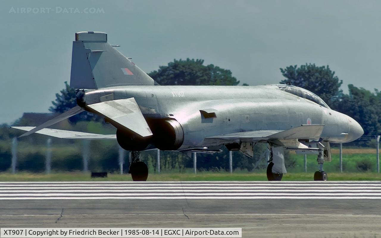 XT907, 1968 McDonnell Douglas Phantom FGR2 C/N 2665, vacating the runway