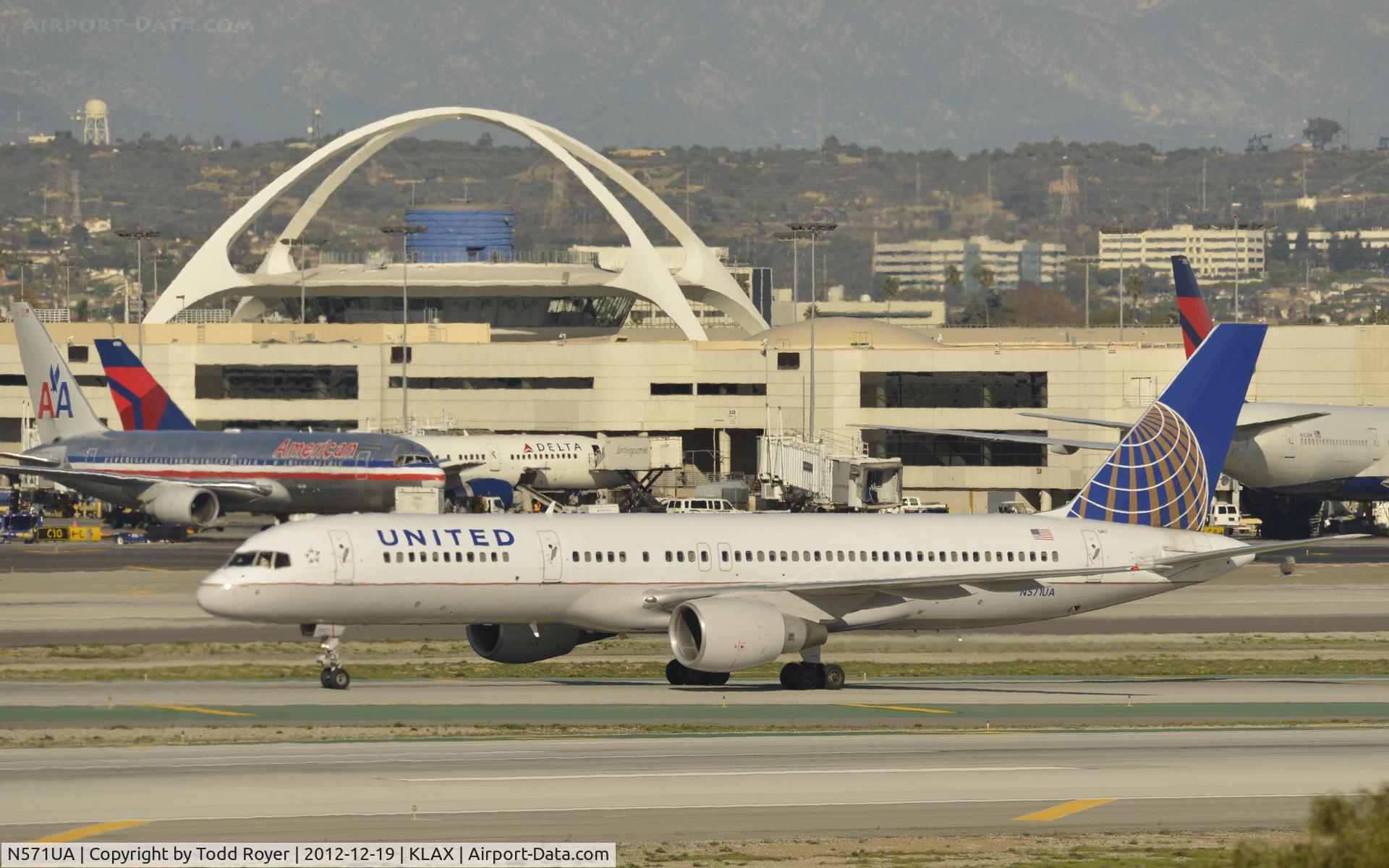 N571UA, 1992 Boeing 757-222 C/N 26681, Arrived at LAX on 25L