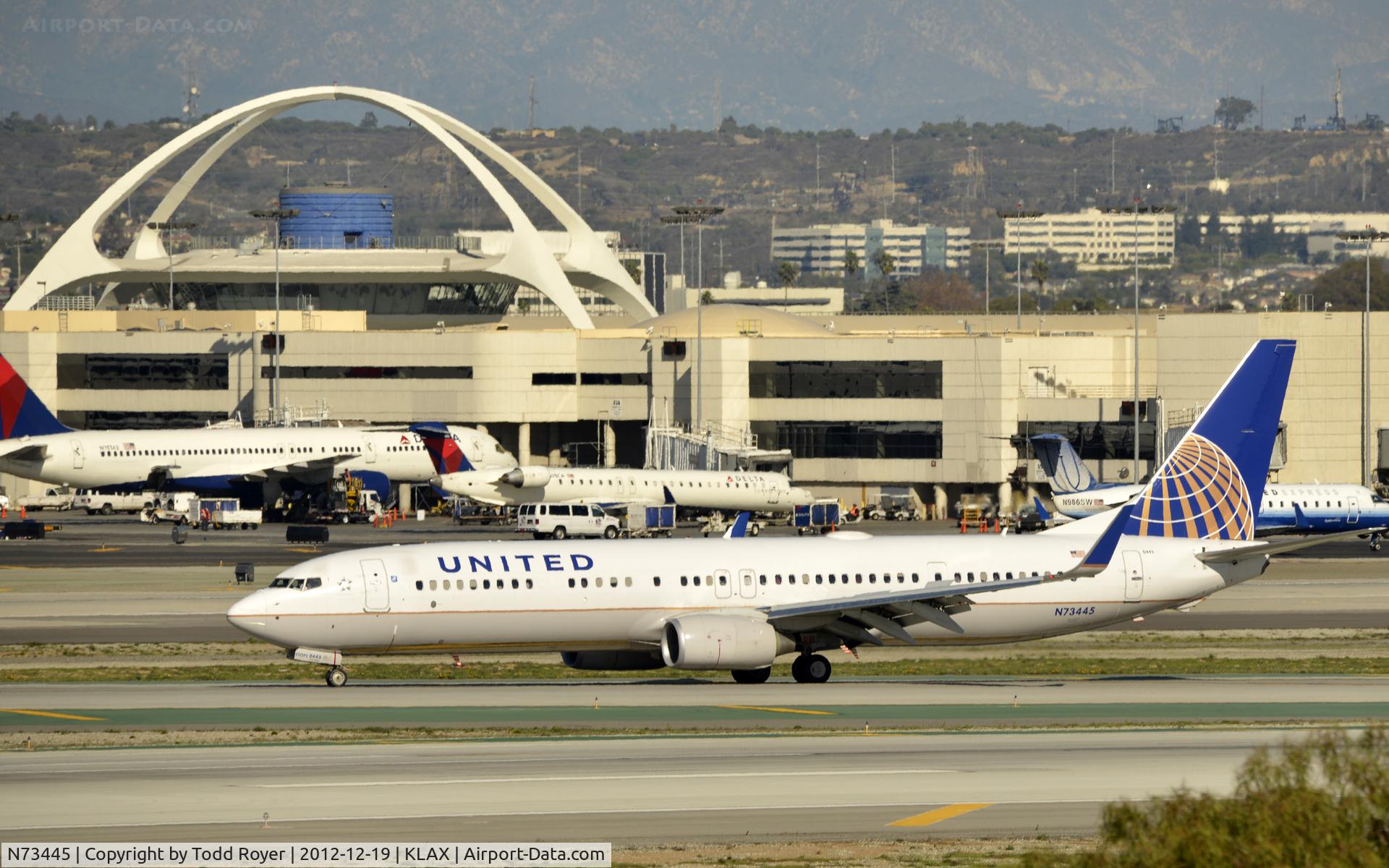 N73445, 2011 Boeing 737-924/ER C/N 40000, Arrived at LAX on 25L