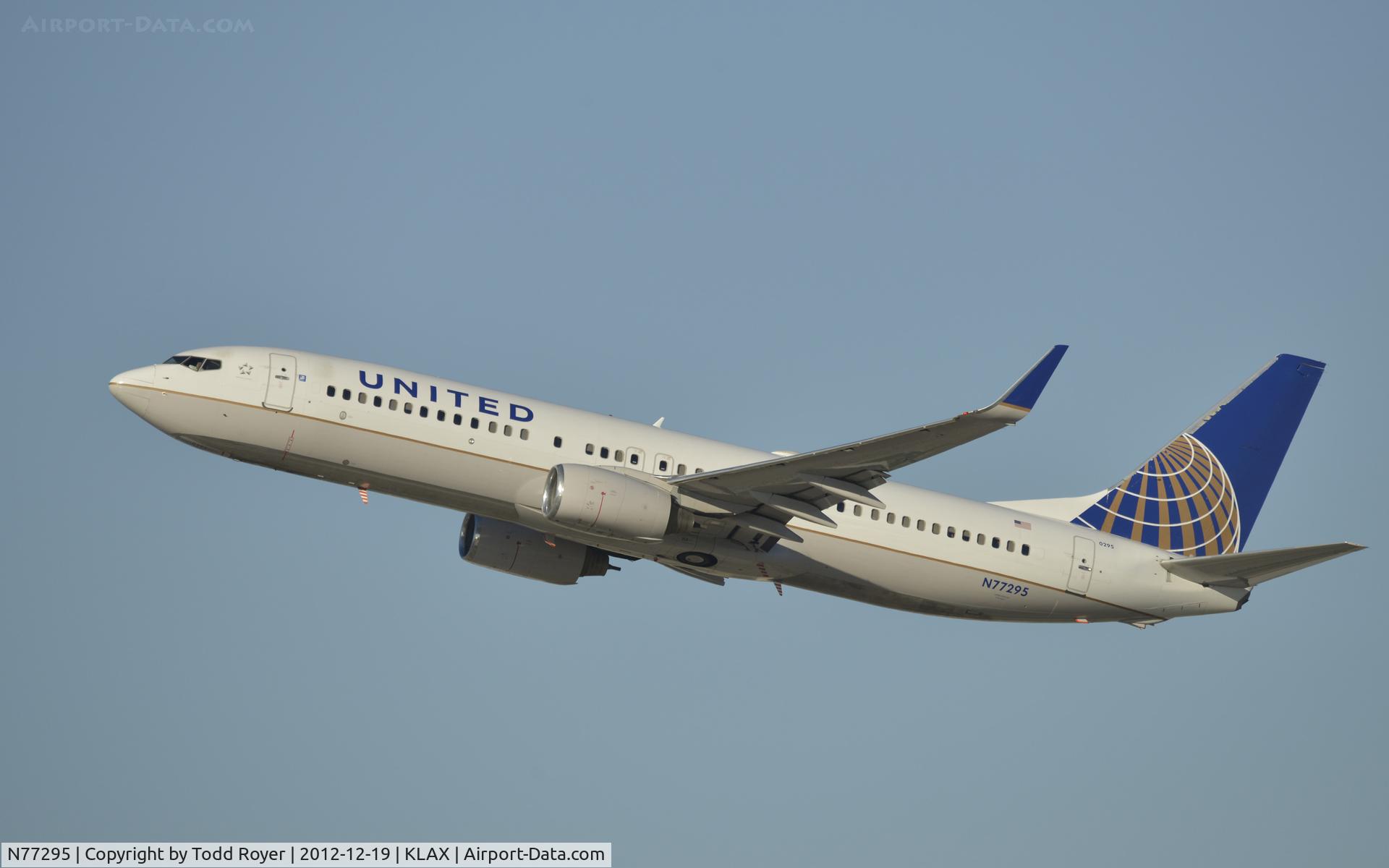 N77295, 2005 Boeing 737-824 C/N 34001, Departing LAX