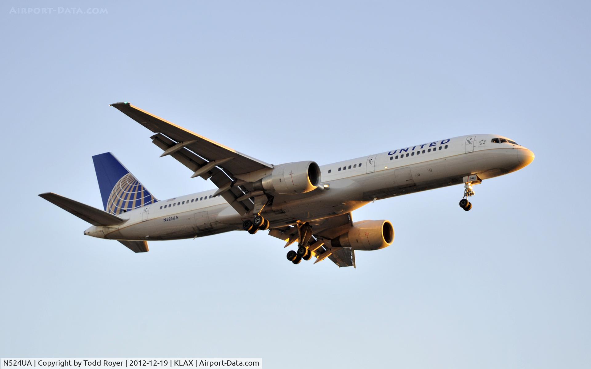 N524UA, 1990 Boeing 757-222 C/N 24977, Arriving at LAX on 24R