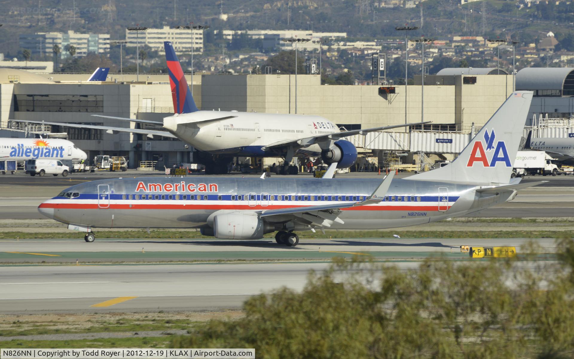 N826NN, 2010 Boeing 737-823 C/N 31089, Taxiing to gate