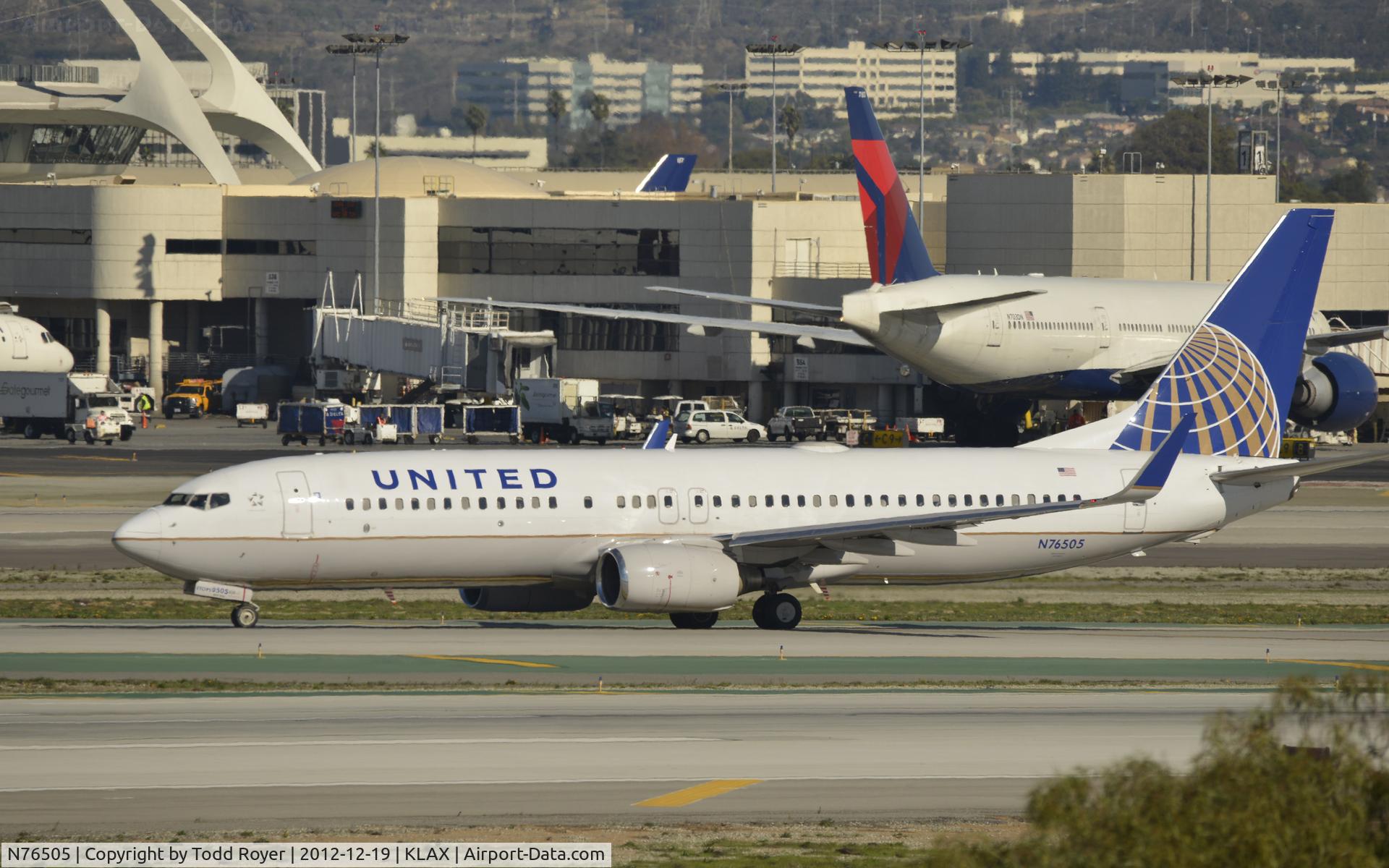 N76505, 2006 Boeing 737-824 C/N 32834, Taxiing to gate