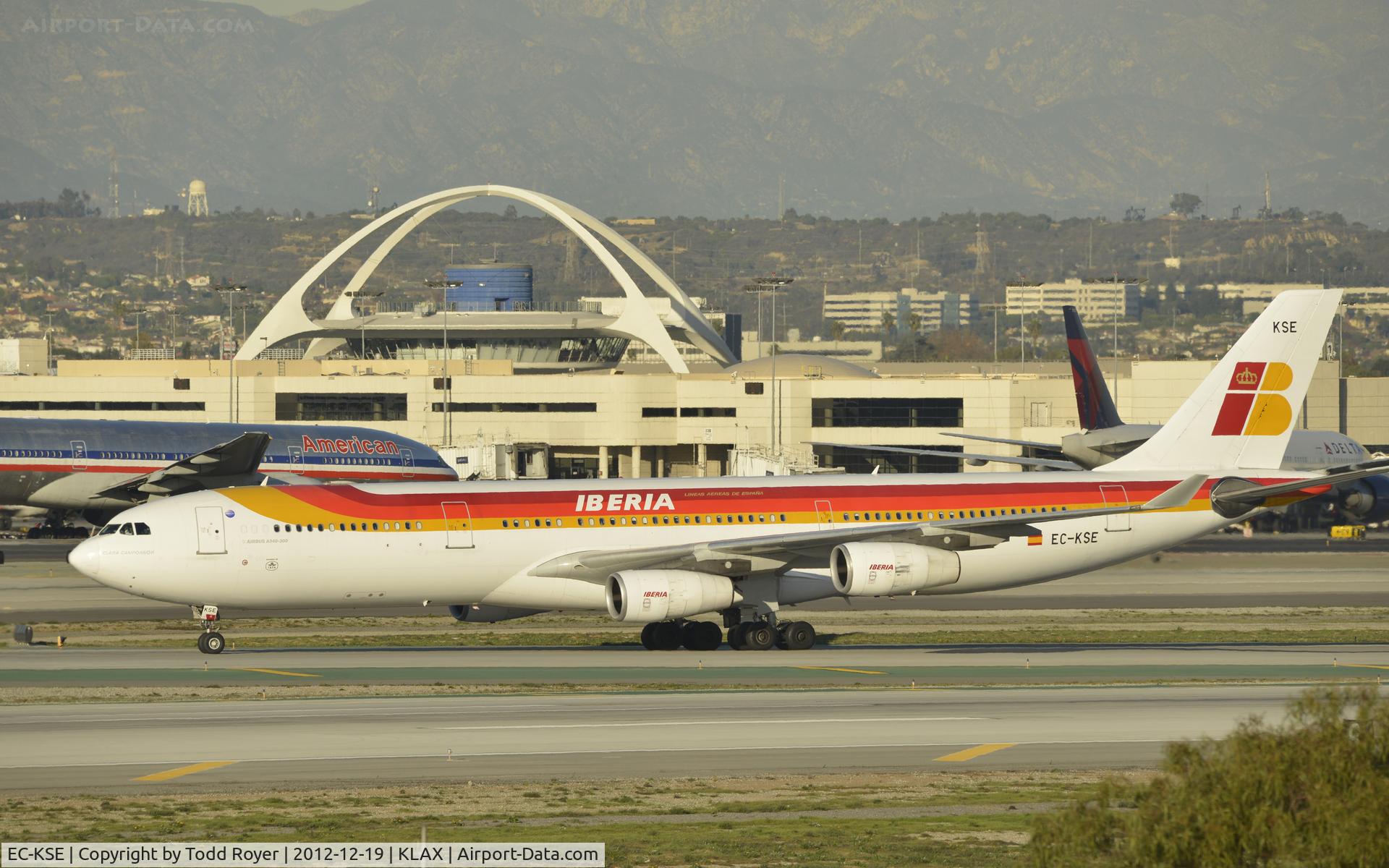 EC-KSE, 1996 Airbus A340-313X C/N 170, Taxiing to gate