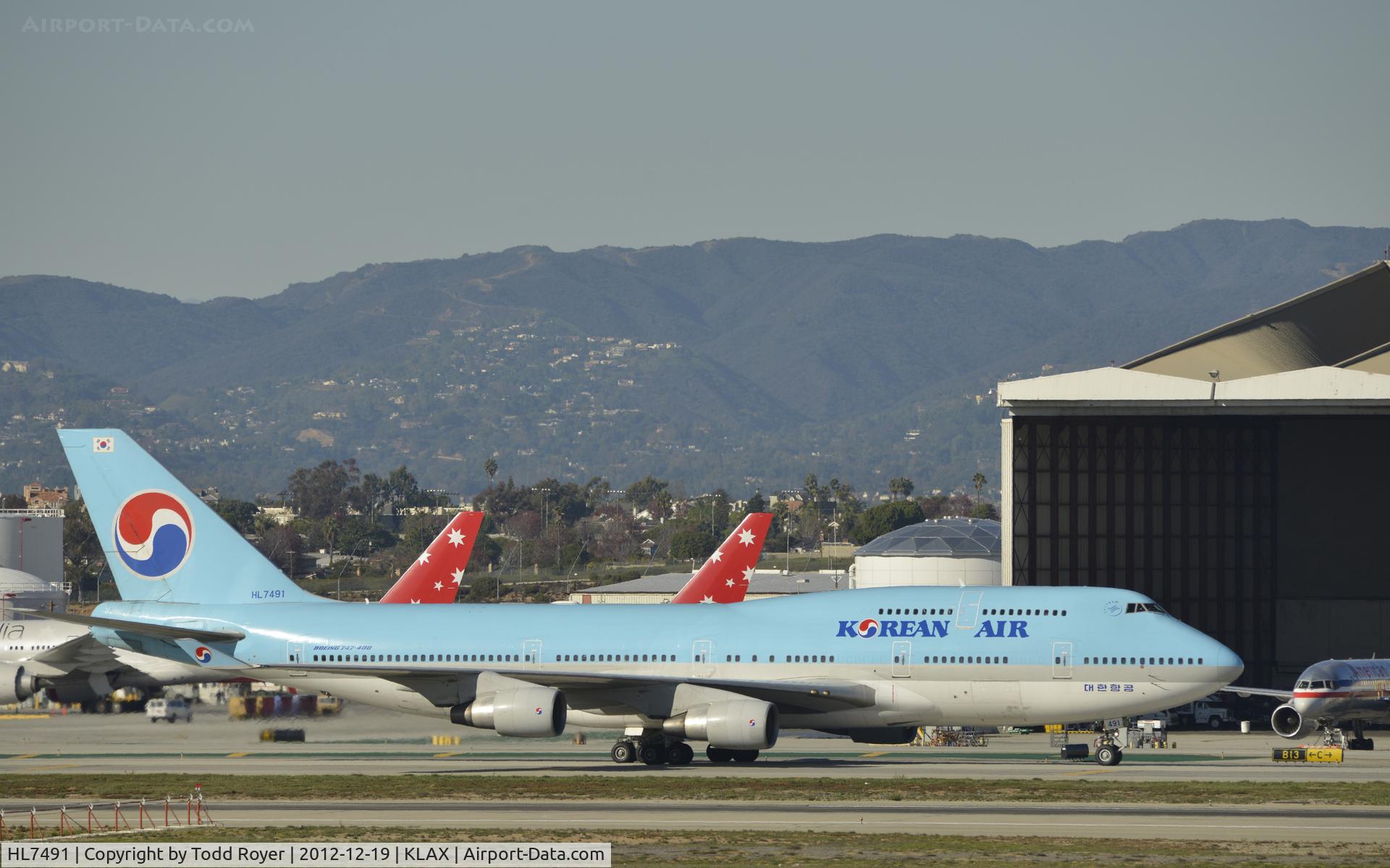 HL7491, Boeing 747-4B5 C/N 27341, Taxiing to Gate