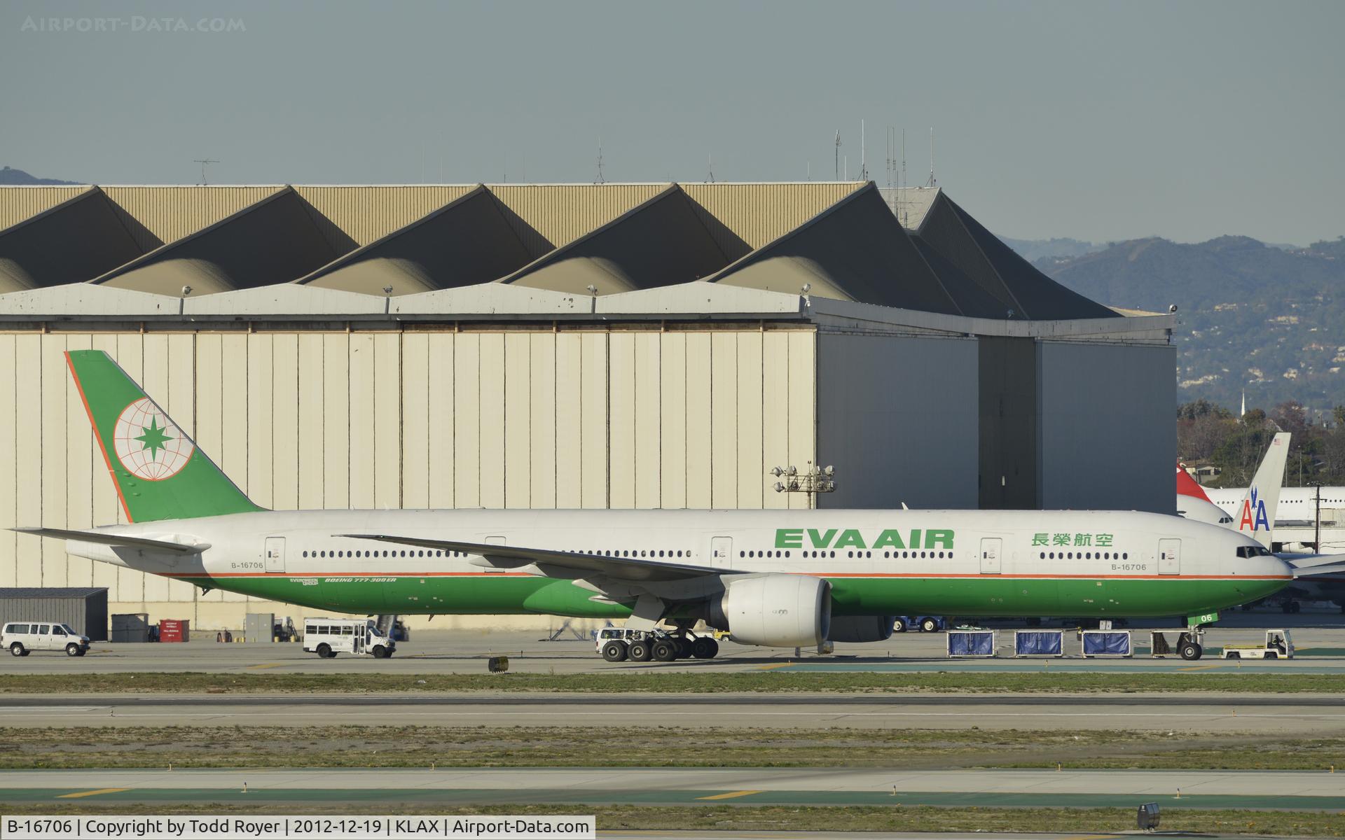 B-16706, 2007 Boeing 777-35E/ER C/N 33750, Taxiing to gate at LAX