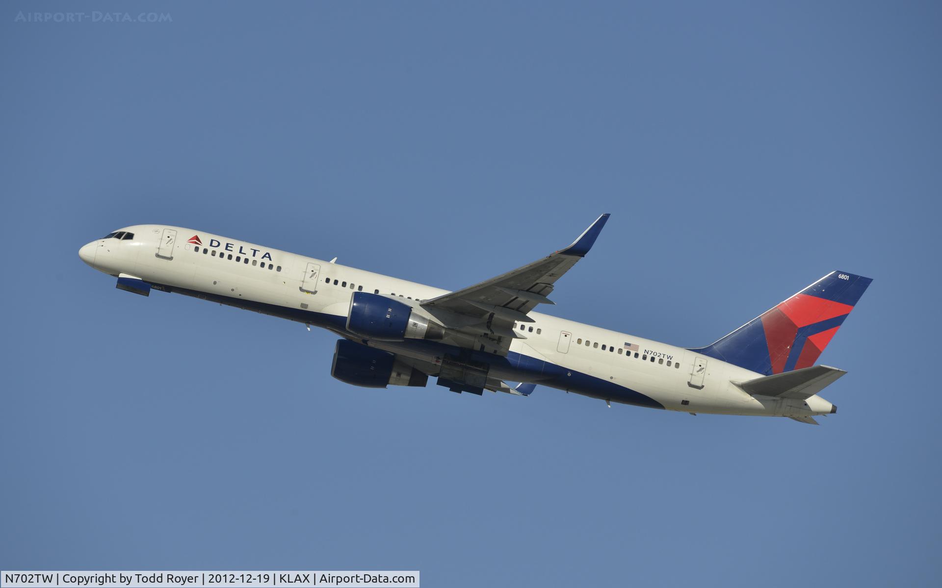 N702TW, 1996 Boeing 757-2Q8 C/N 28162, Departing LAX