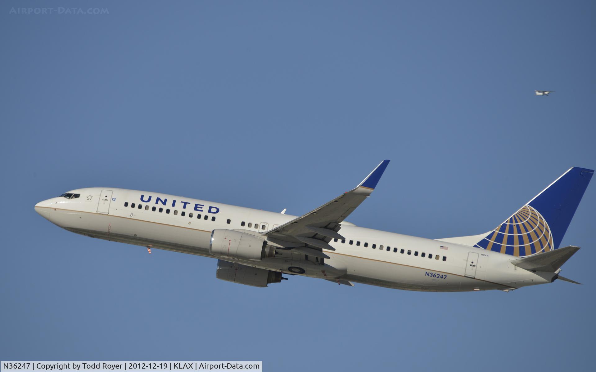 N36247, 1999 Boeing 737-824 C/N 28807, Departing LAX