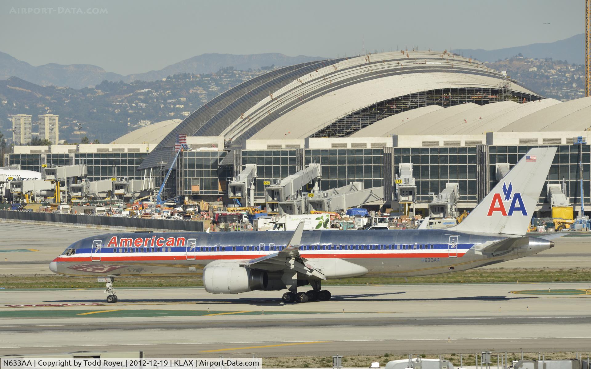 N633AA, 1990 Boeing 757-223 C/N 24591, Taxiing to gate