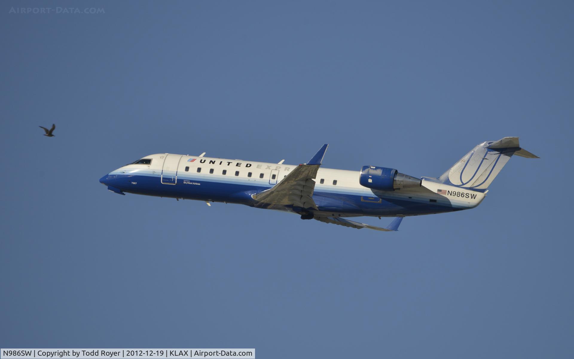 N986SW, 2004 Bombardier CRJ-200ER (CL-600-2B19) C/N 7967, Departing LAX