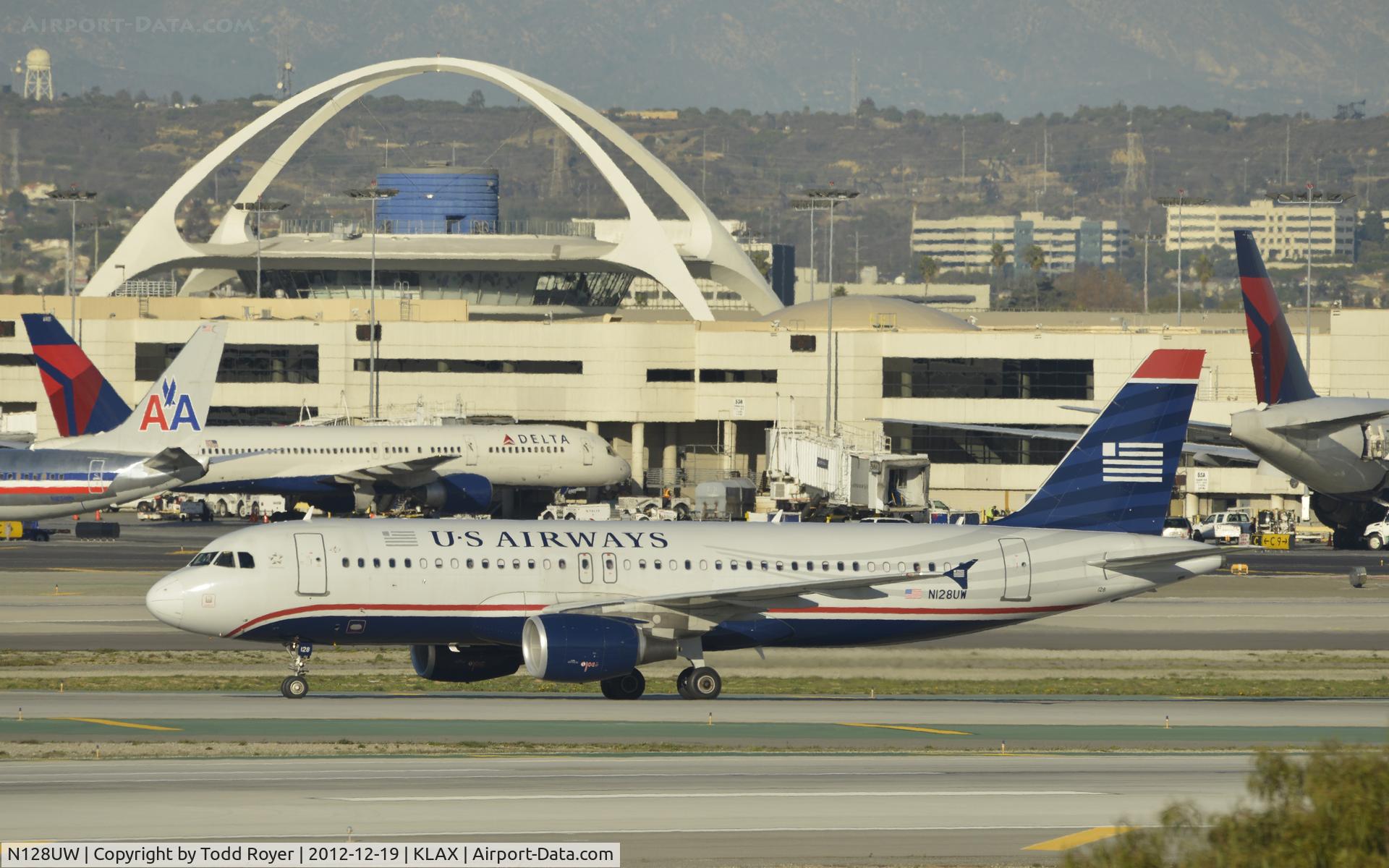 N128UW, 2010 Airbus A320-214 C/N 4242, Taxiing to gate