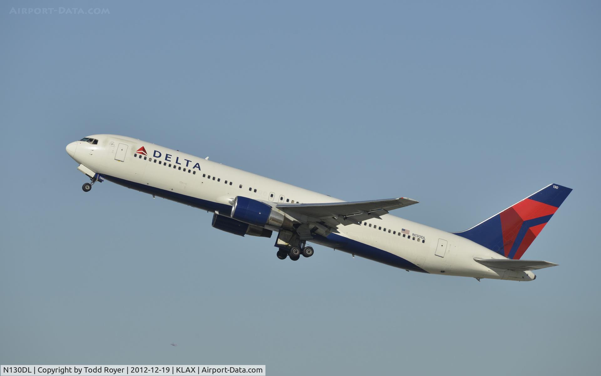 N130DL, 1988 Boeing 767-332 C/N 24080, Departing LAX