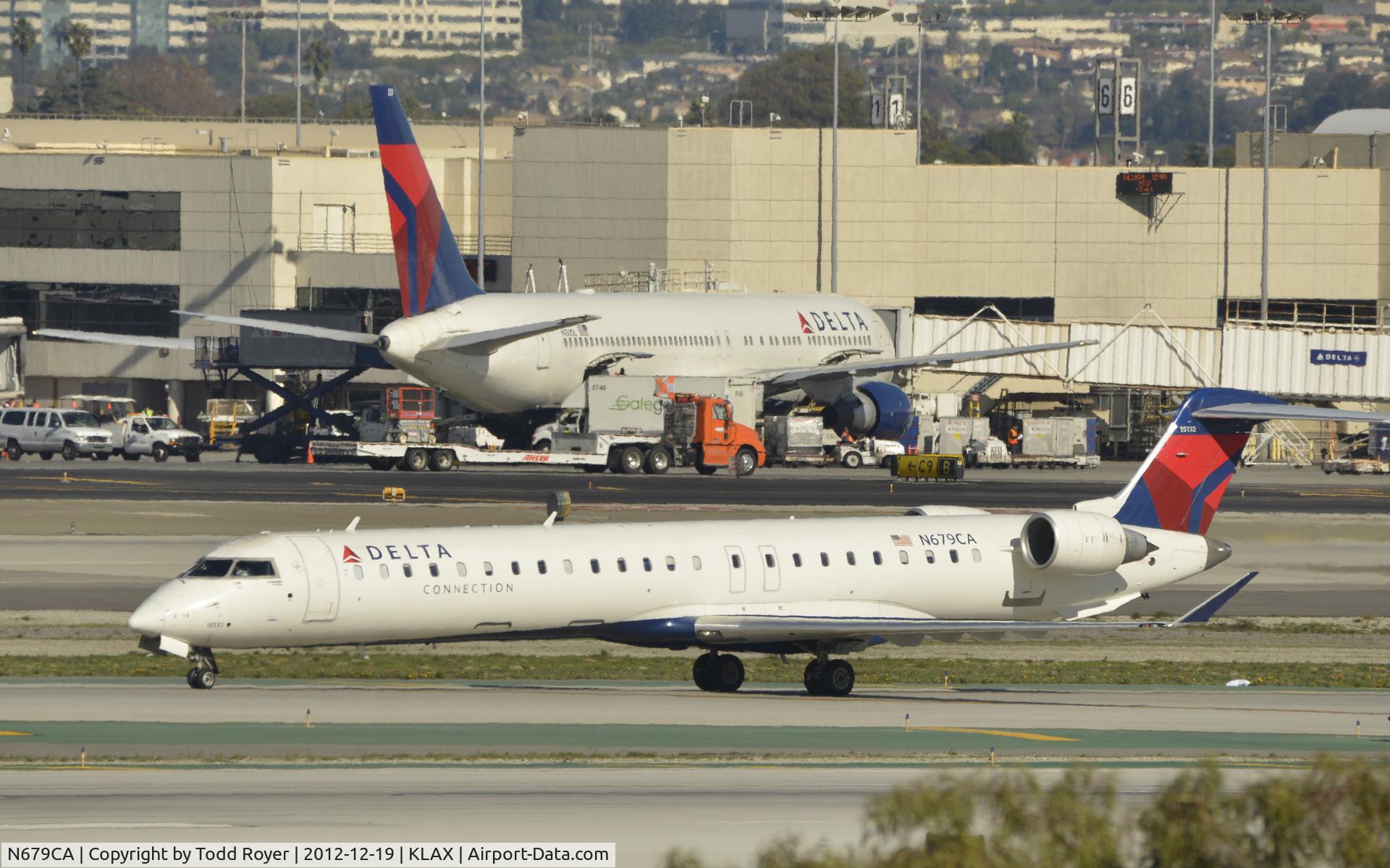 N679CA, 2007 Bombardier CRJ-900ER (CL-600-2D24) C/N 15132, Taxiing to gate