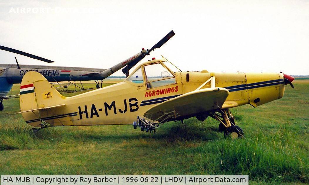 HA-MJB, 1963 Piper PA-25-235 Pawnee C/N 25-2403, Piper PA-25-235 Pawnee [25-2403] (Agrowings) Dunaujvaros~HA 22/06/1996.