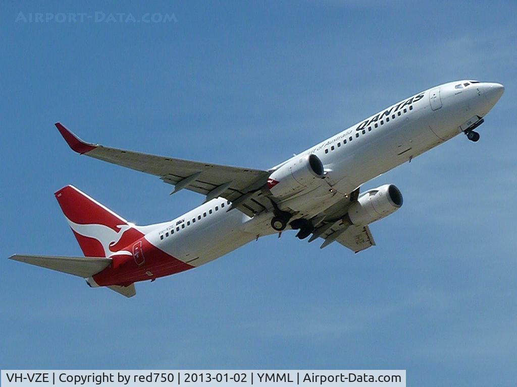 VH-VZE, 2008 Boeing 737-838 C/N 34199, Departing Rwy 16, YMML.