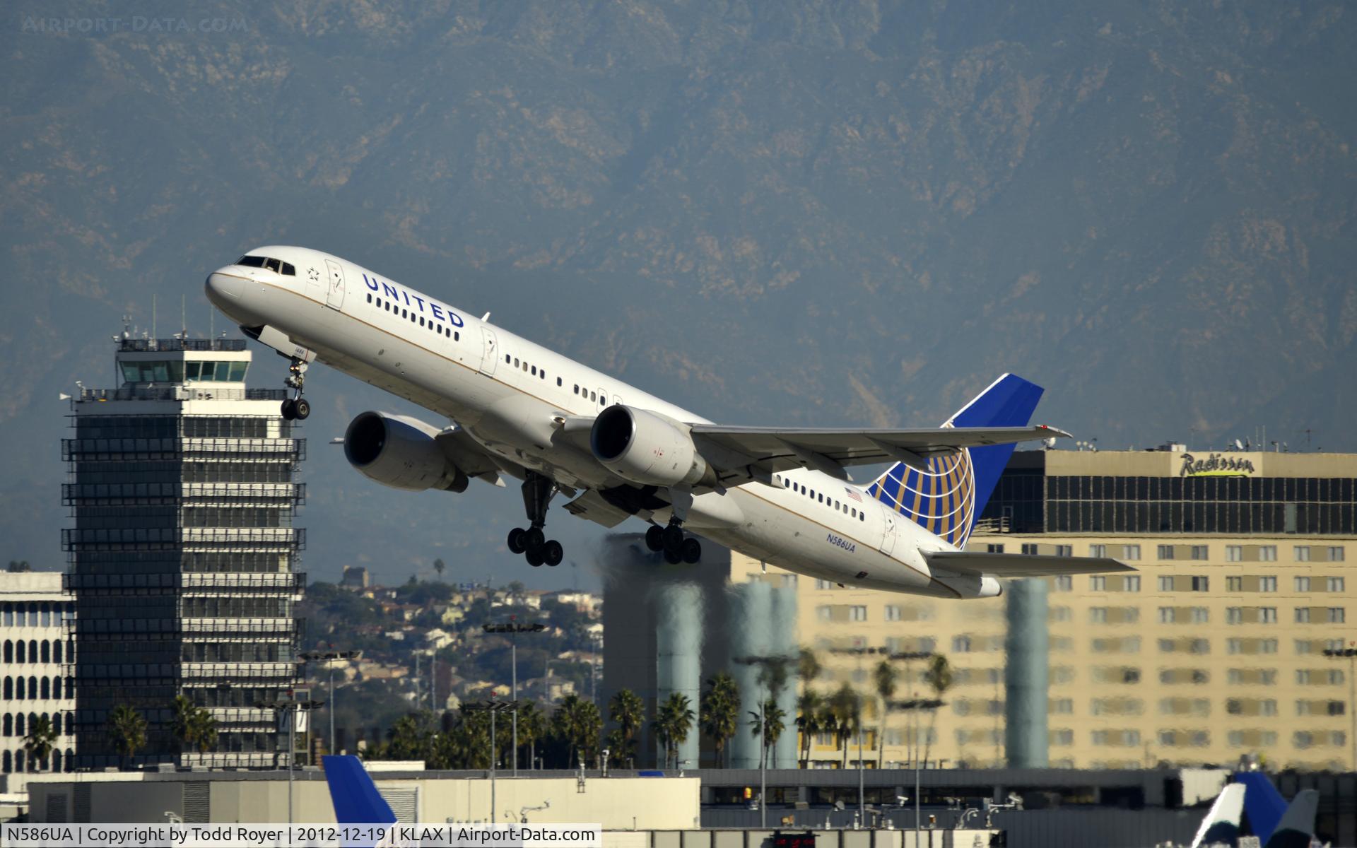 N586UA, 1993 Boeing 757-222F C/N 26710, Departing LAX