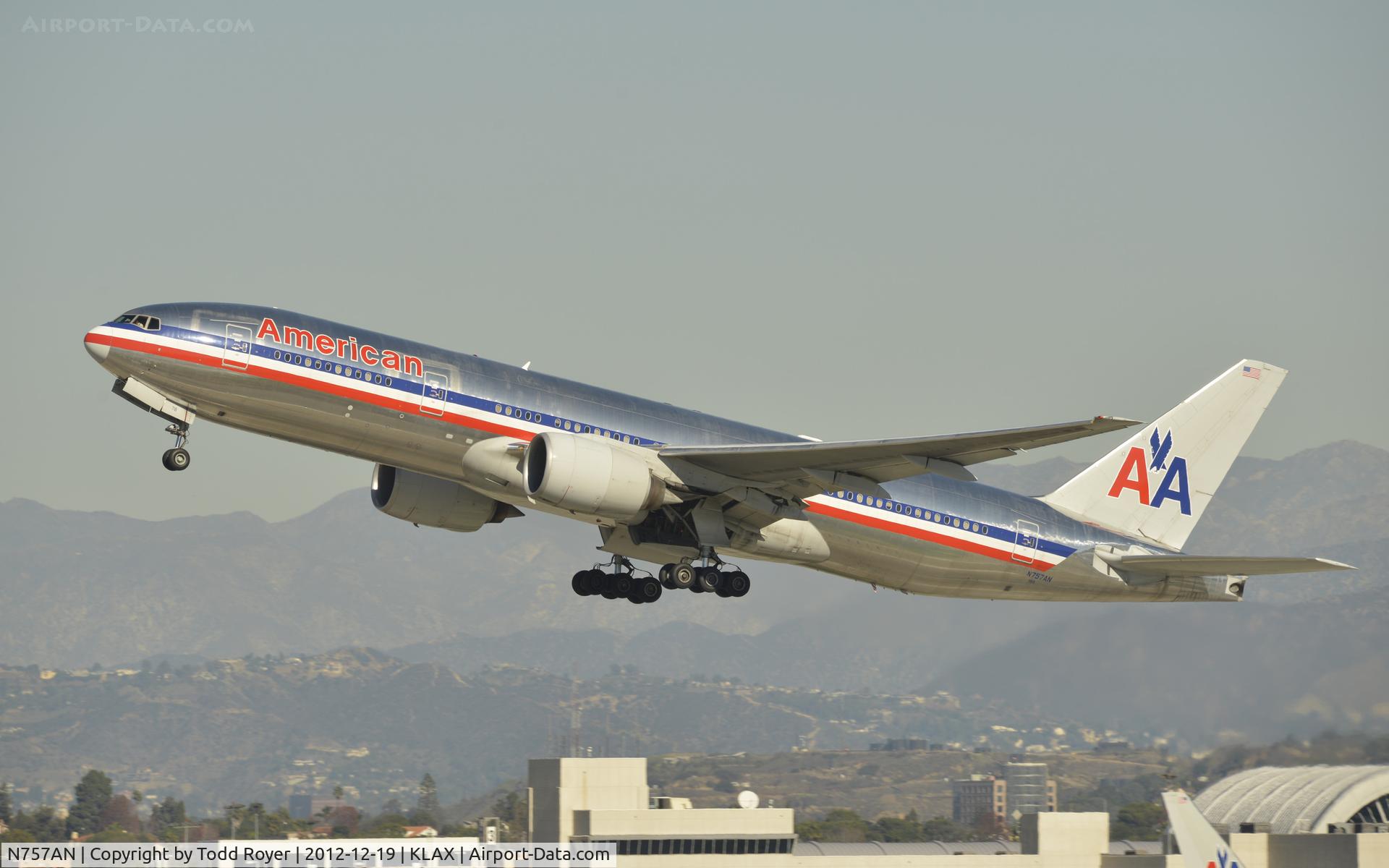 N757AN, 2001 Boeing 777-223 C/N 32636, Departing LAX