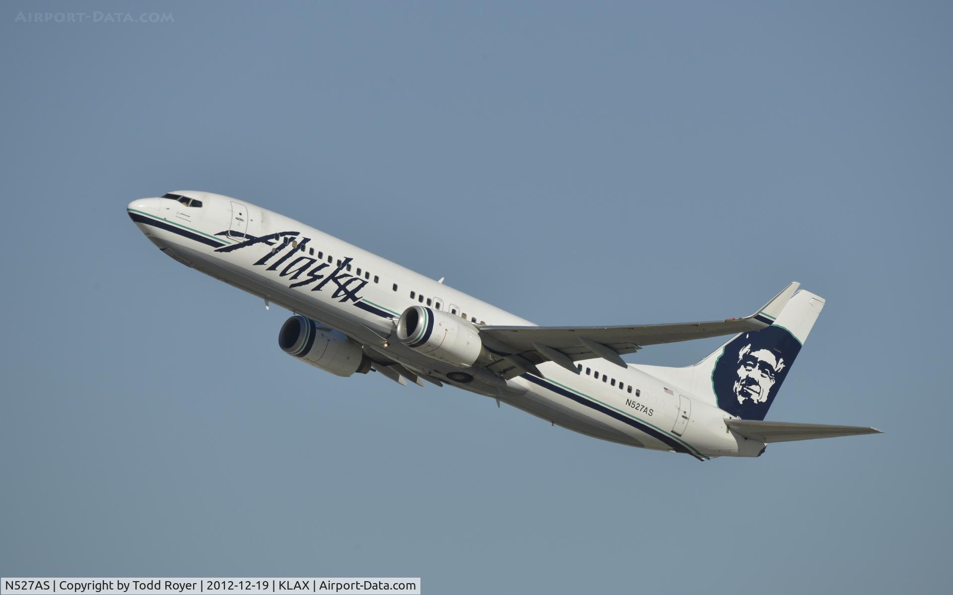 N527AS, 2009 Boeing 737-890 C/N 35694, Departing LAX