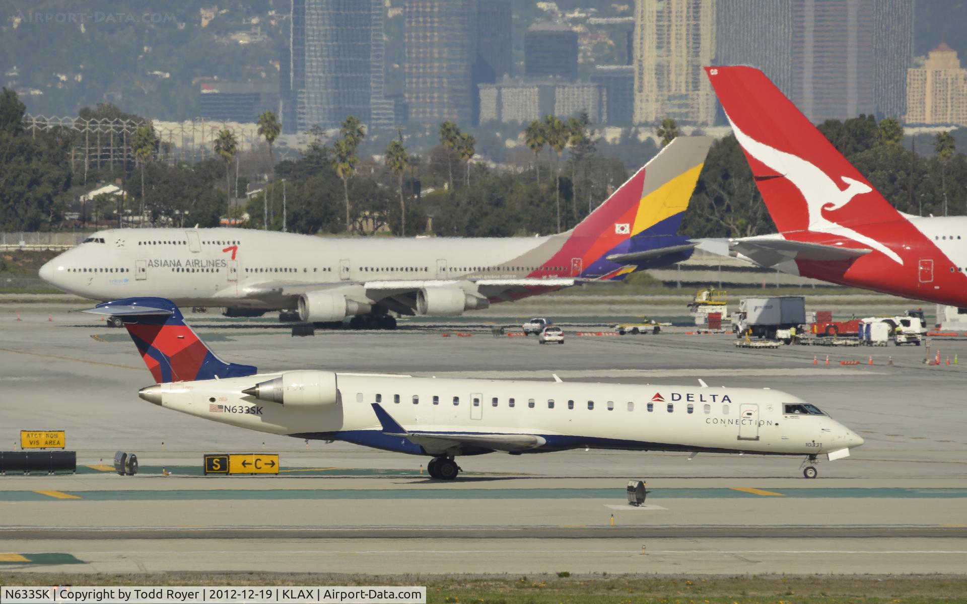N633SK, 2011 Canadair CL-600-2C10 Regional Jet CRJ-700 C/N 10331, Taxiing to gate