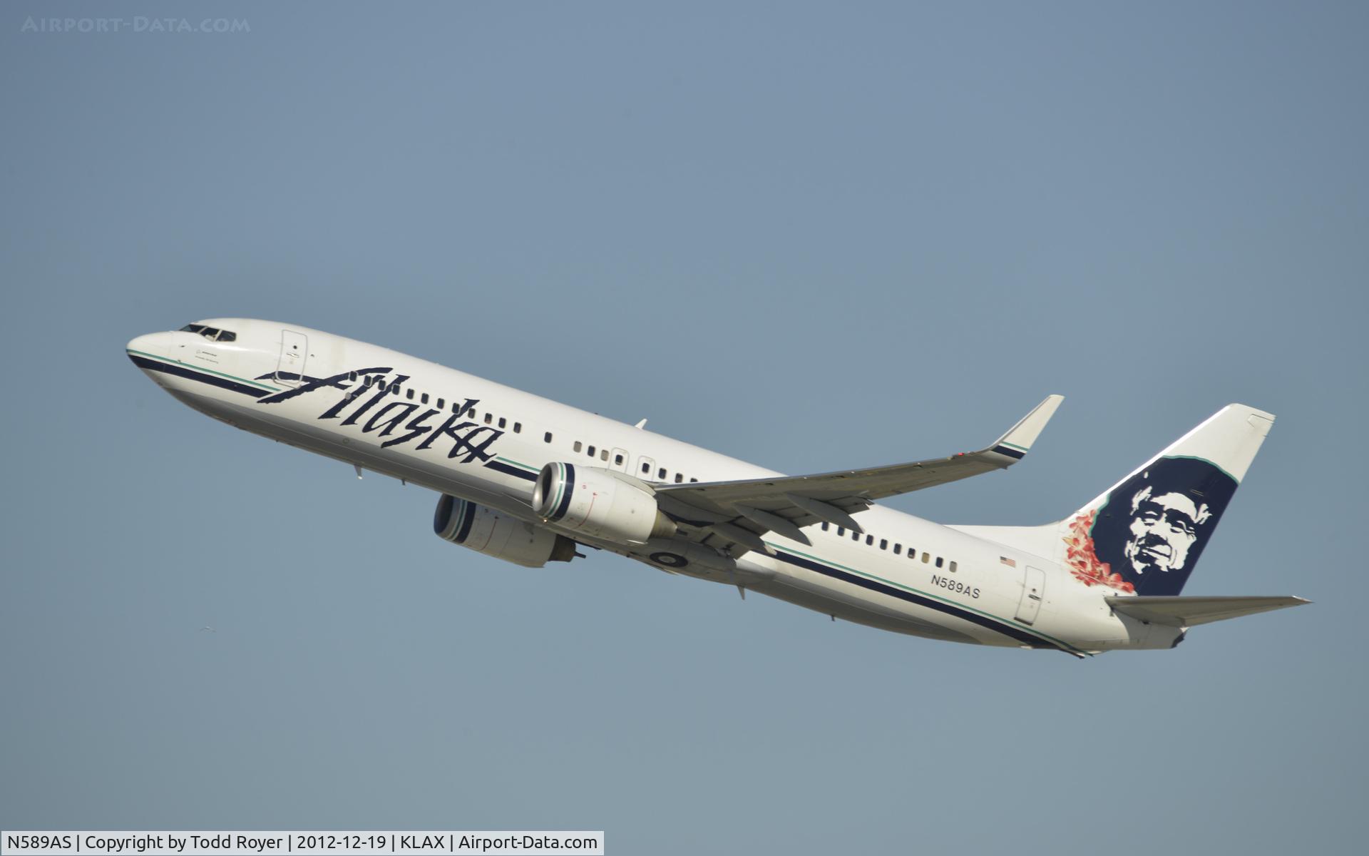 N589AS, 2007 Boeing 737-890 C/N 35686, Departing LAX