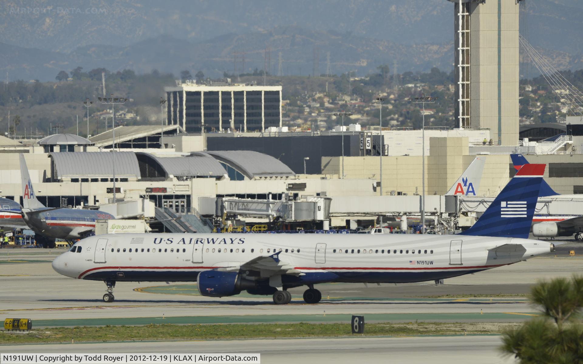 N191UW, 2001 Airbus A321-211 C/N 1447, Taxiing to gate