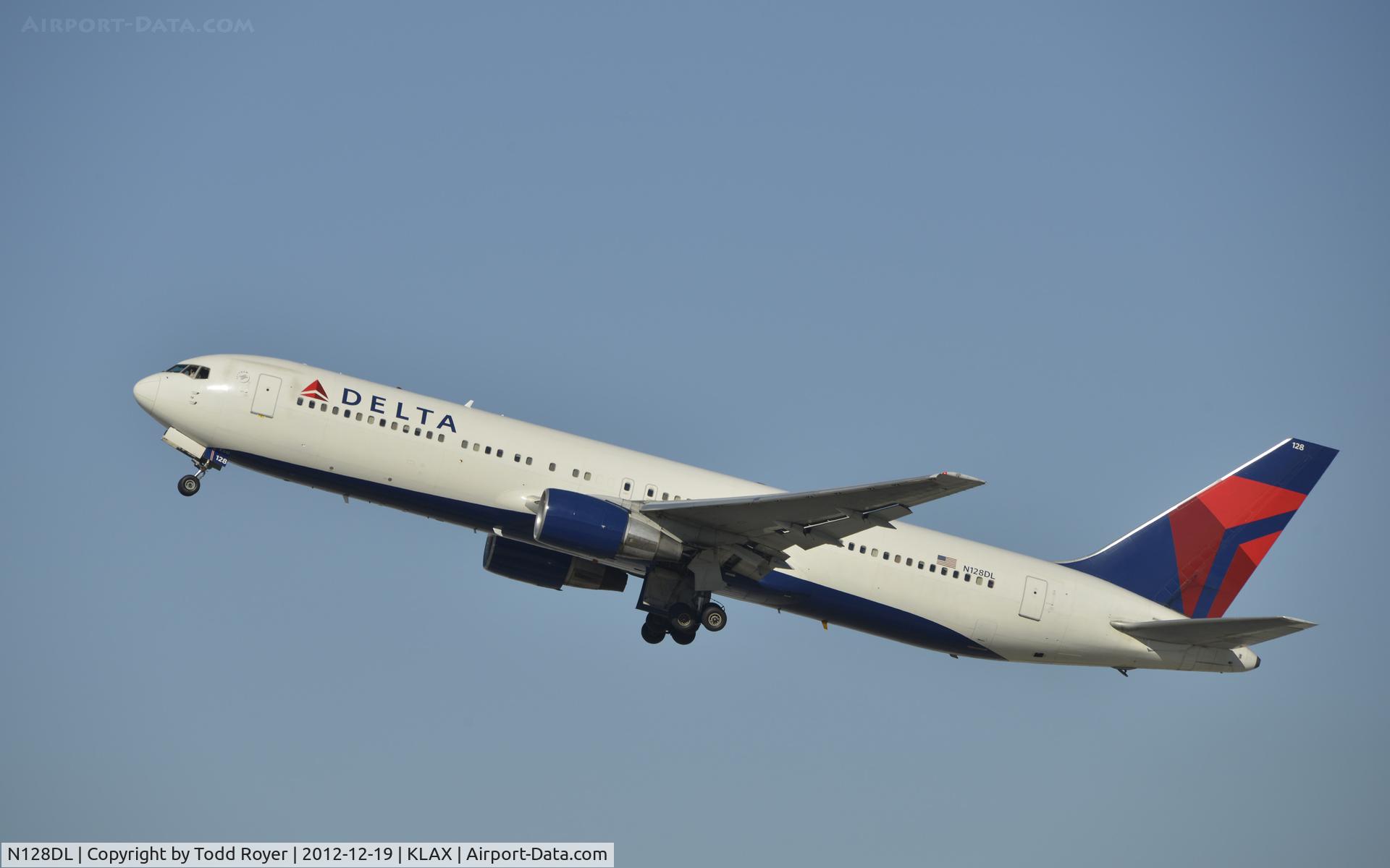 N128DL, 1988 Boeing 767-332 C/N 24078, Departing LAX