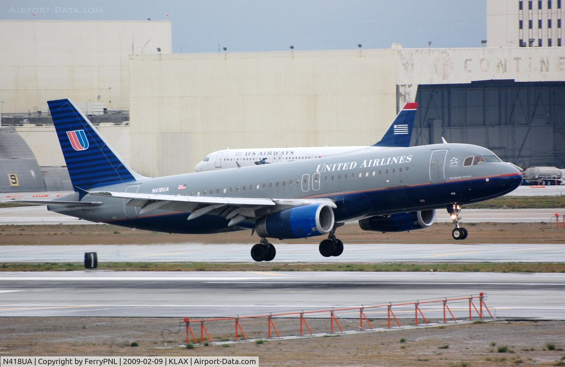 N418UA, 1994 Airbus A320-232 C/N 485, Arriving at a dull LAX
