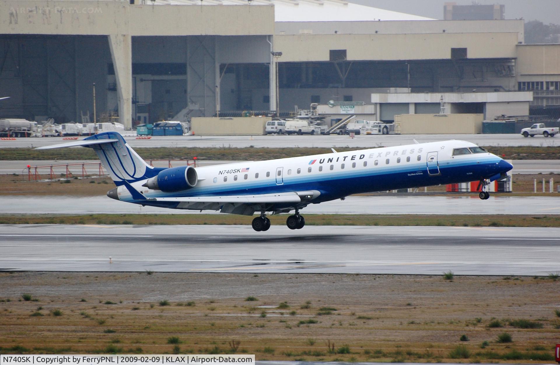 N740SK, 2005 Bombardier CRJ-701 (CL-600-2C10) Regional Jet C/N 10196, CL700 Arriving at LAX