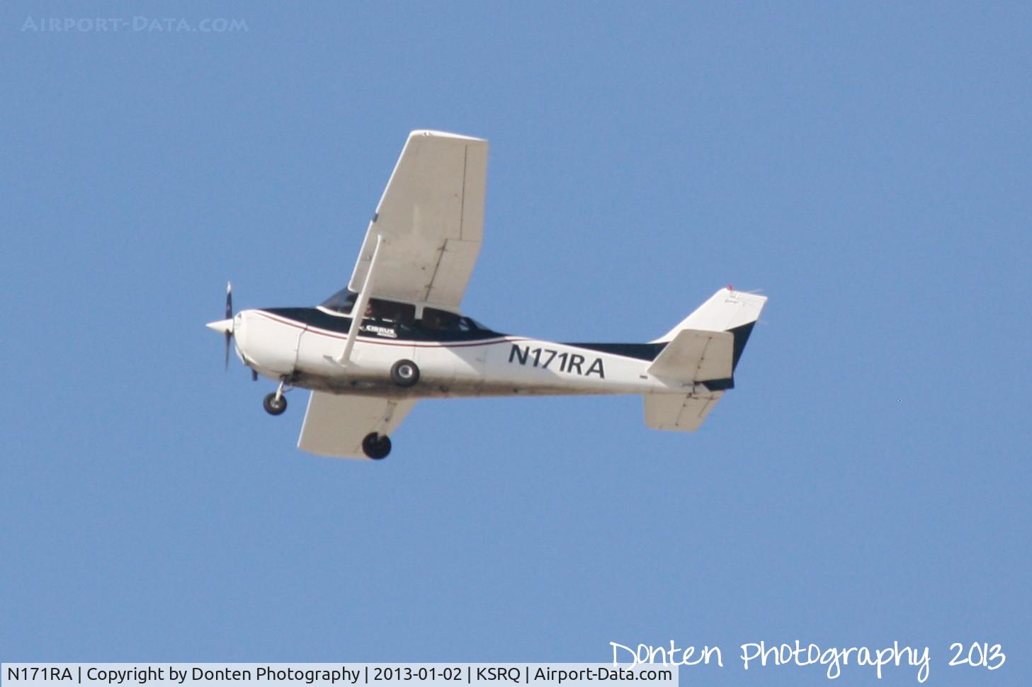 N171RA, 1999 Cessna 172S C/N 172S8237, Cessna Skyhawk (N171RA) departs Sarasota-Bradenton International Airport