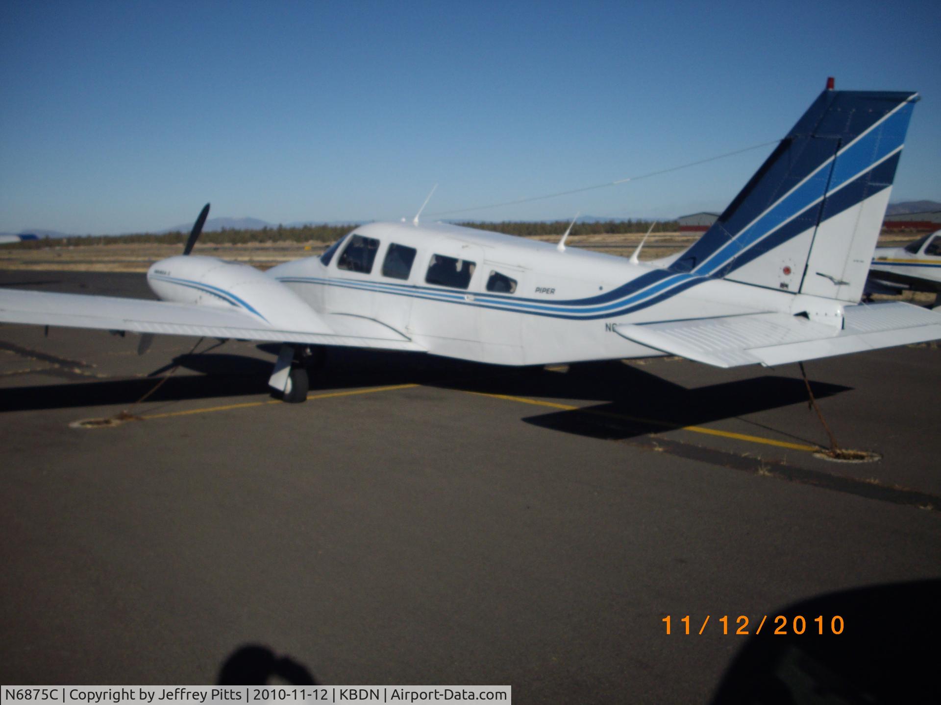 N6875C, 1978 Piper PA-34-200T C/N 34-7870165, Piper seneca at Bend Airport in Bend Oregon