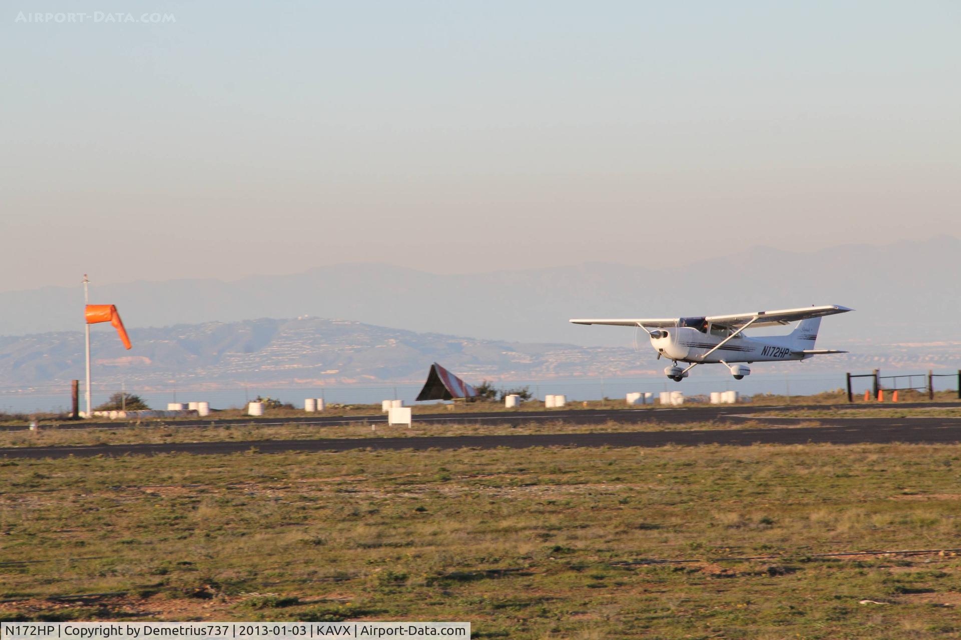 N172HP, 1997 Cessna 172R C/N 17280274, Cessna 172 landing at Catalina