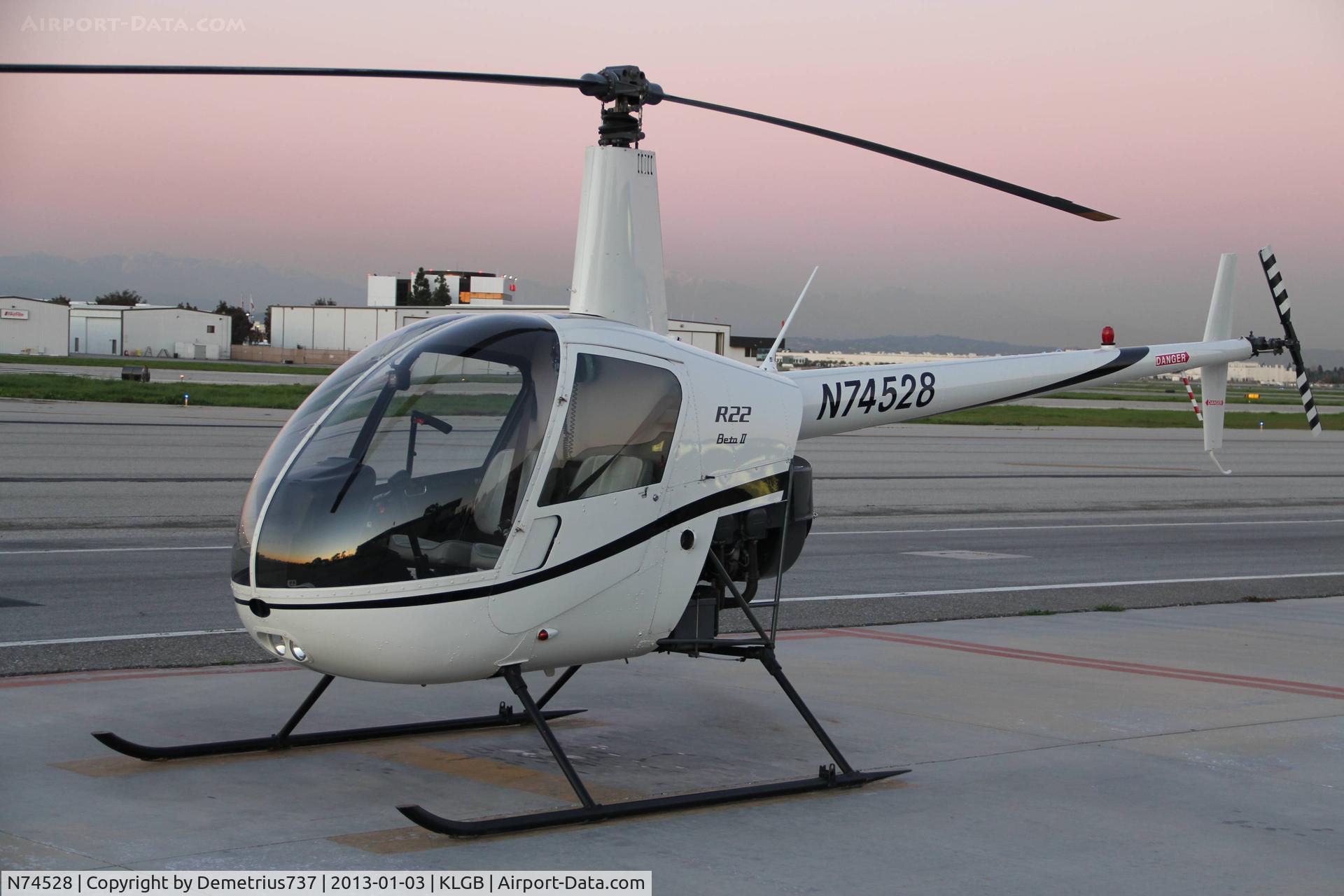 N74528, 2005 Robinson R22 BETA C/N 3884, Very clean R-22 parked here at LGB.