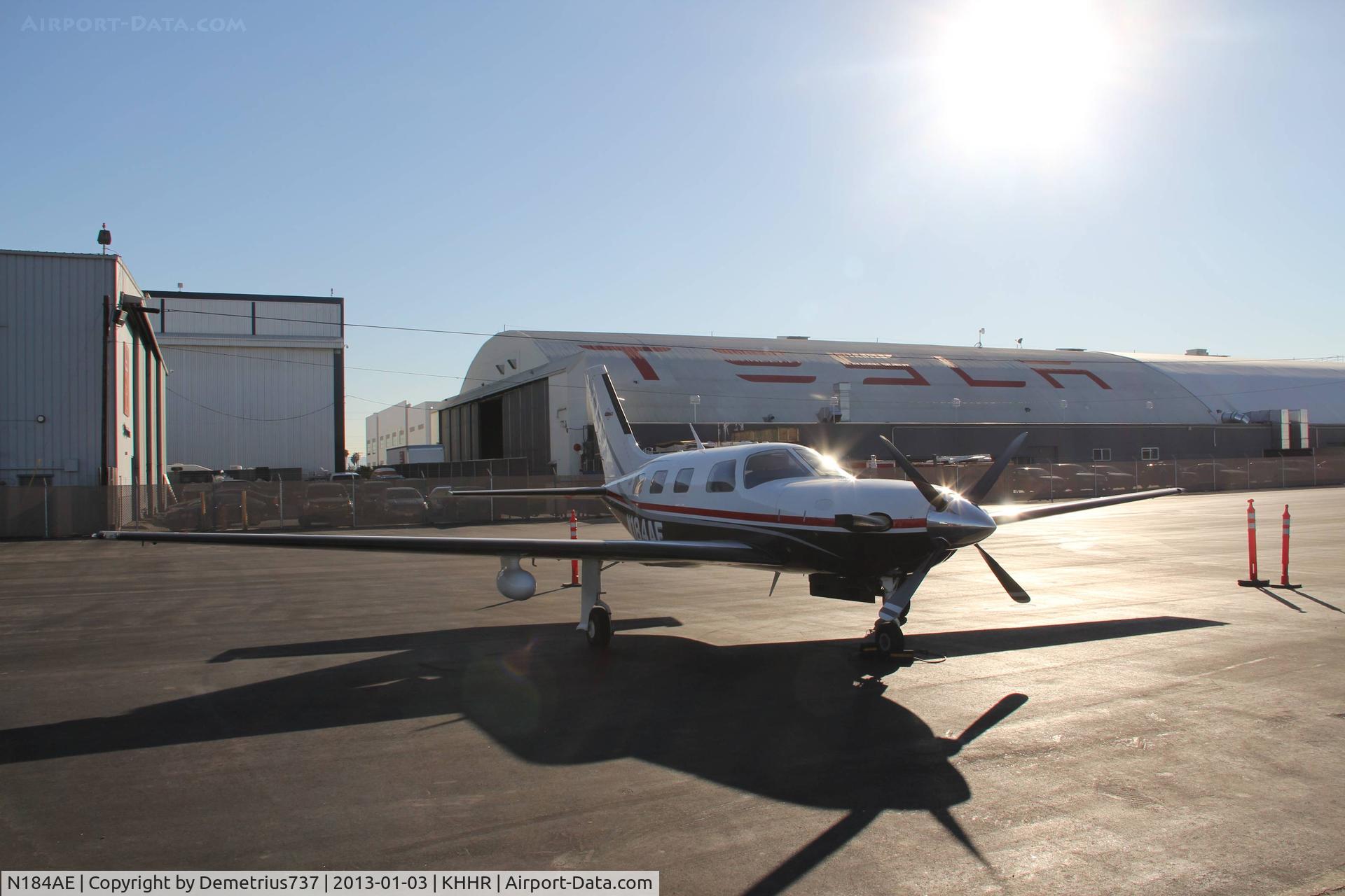 N184AE, 2000 Piper PA-46-500TP C/N 4697026, Preparing for a nice charter flight.