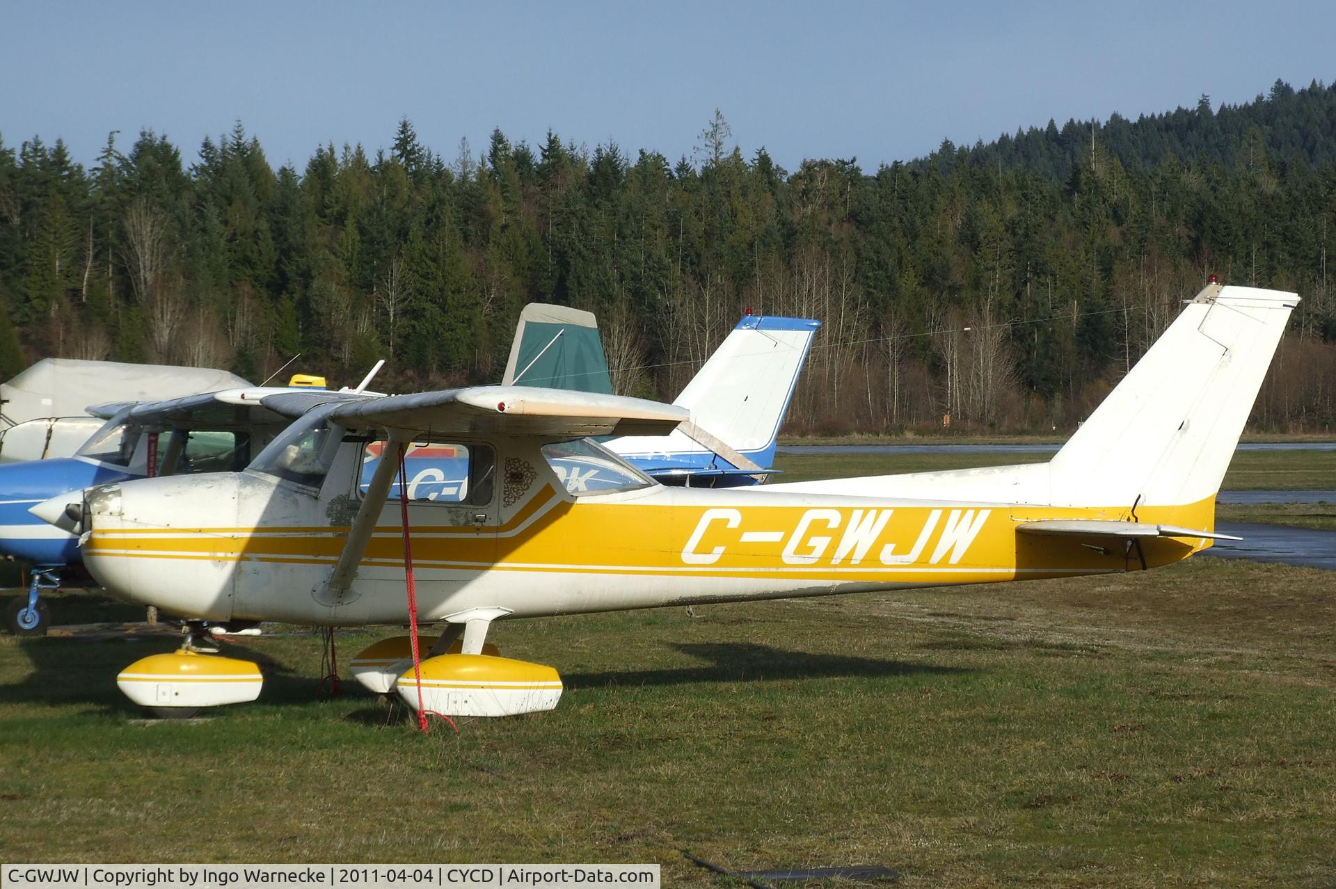 C-GWJW, 1975 Cessna 150M C/N 15076603, Cessna 150M at Nanaimo Airport, Cassidy BC