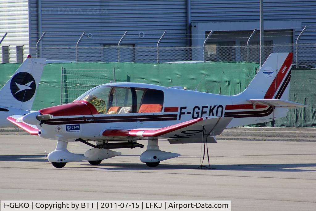 F-GEKO, Robin DR-400-120 Dauphin C/N 1740, Parked