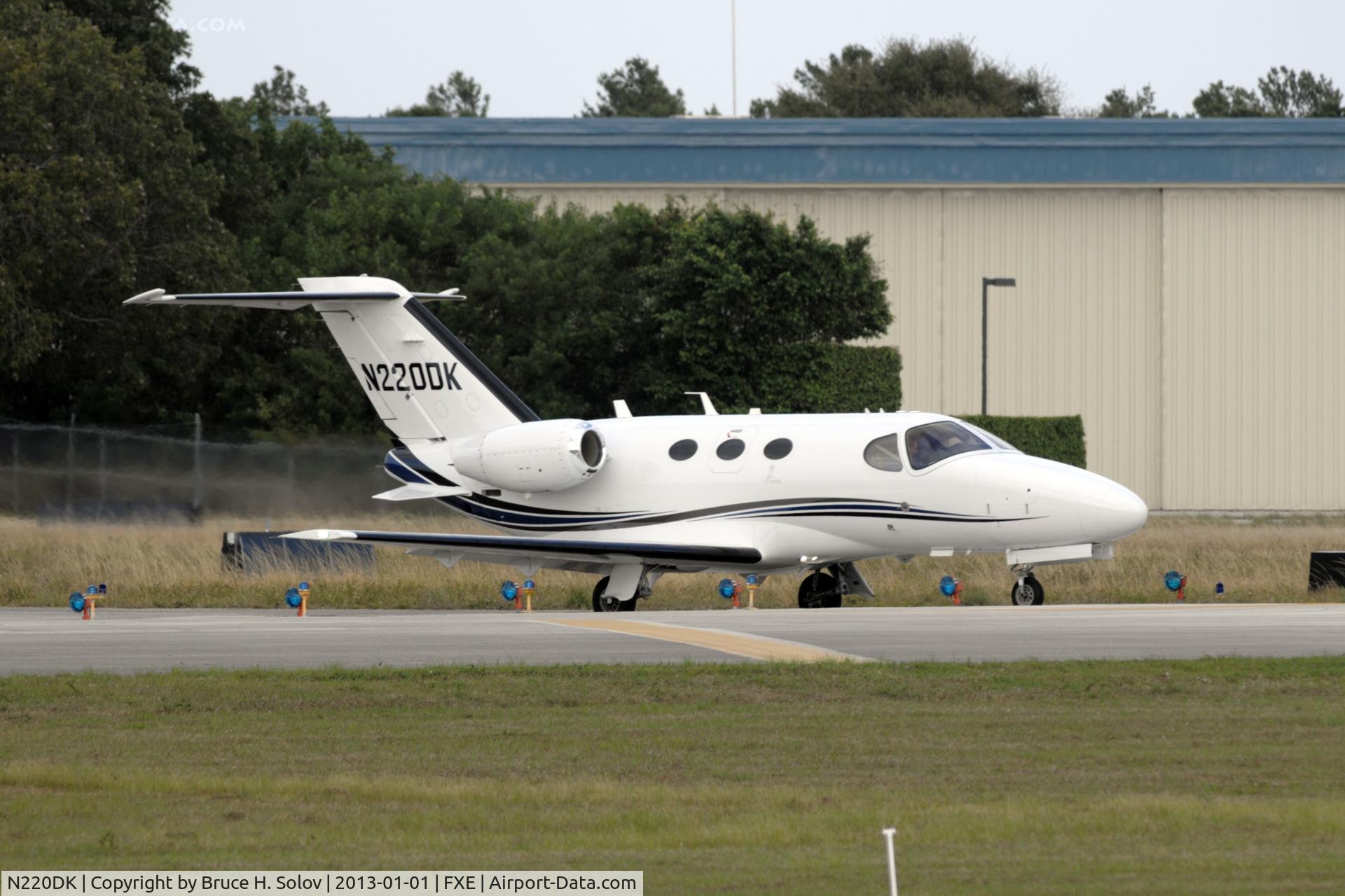 N220DK, 2008 Cessna 510 Citation Mustang Citation Mustang C/N 510-0150, Waiting for takeoff on Runway 8