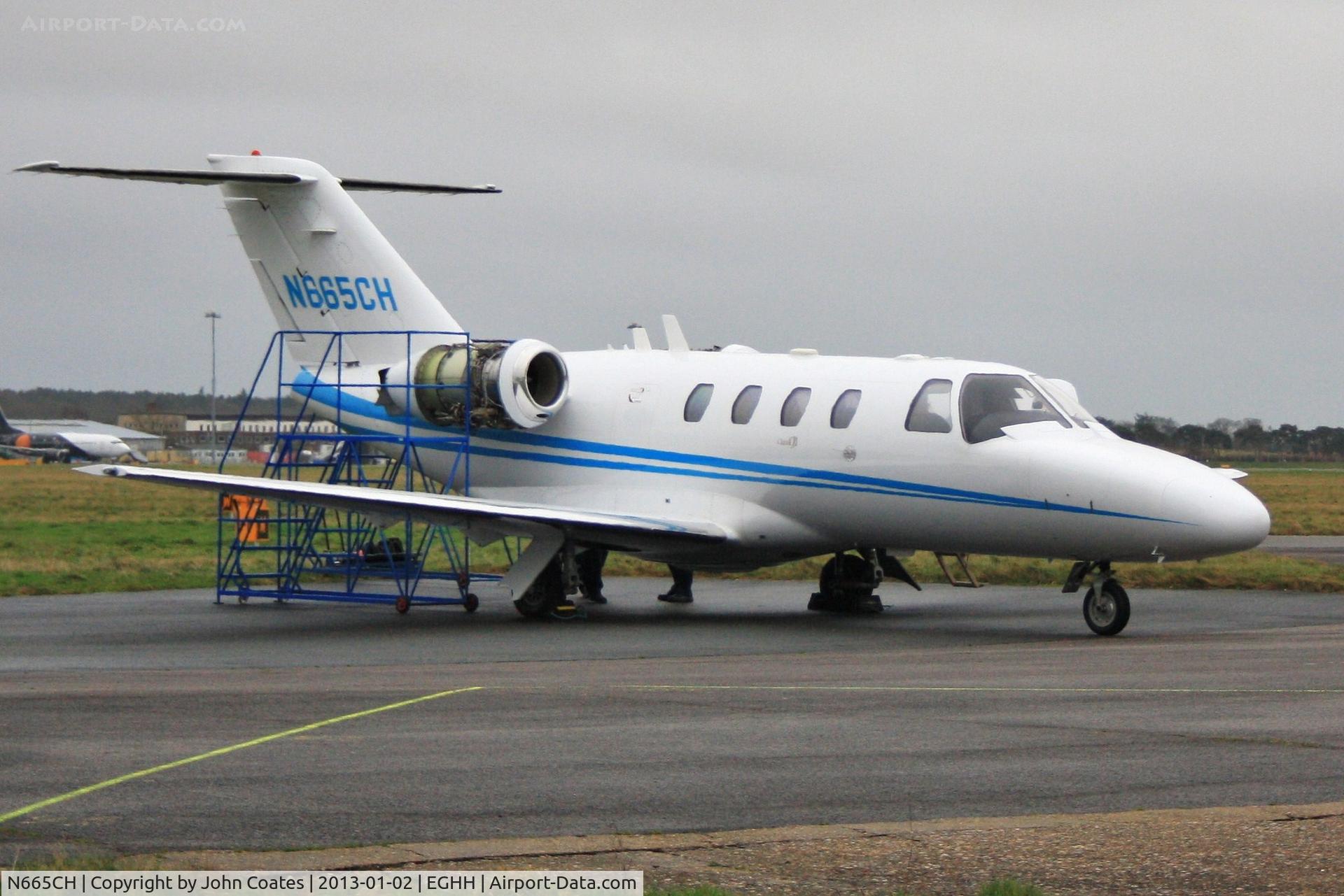 N665CH, 2002 Cessna 525 CitationJet CJ1 C/N 525-0504, Receiving attention at Citation Centre