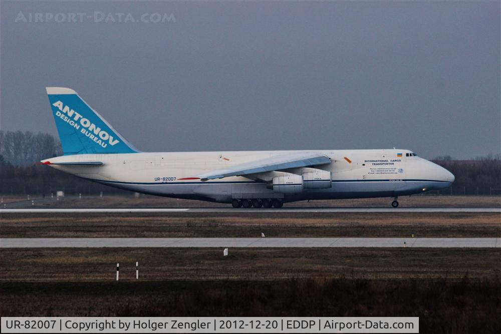 UR-82007, 1988 Antonov An-124-100 Ruslan C/N 19530501005, Full throttle on rwy 08L....