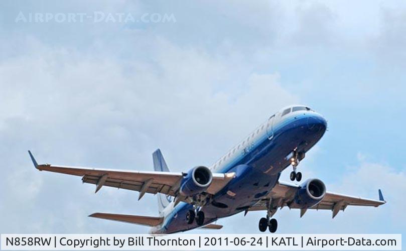 N858RW, 2005 Embraer 170SE (ERJ-170-100SE) C/N 17000080, An Embraer ERJ 170 on short final RWY 27R@ATL. (An f-Stop 5.6 Photo)