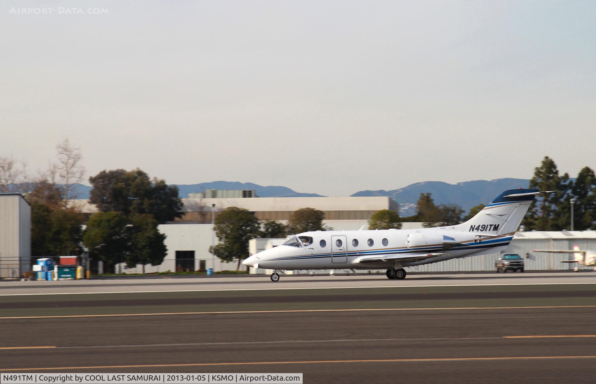 N491TM, 2008 Hawker Beechcraft 400A Beechjet C/N RK-564, Beechjet 400 departing from SMO Rwy21