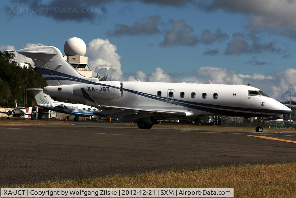 XA-JGT, 2003 Bombardier Challenger 300 (BD-100-1A10) C/N 20007, visitor