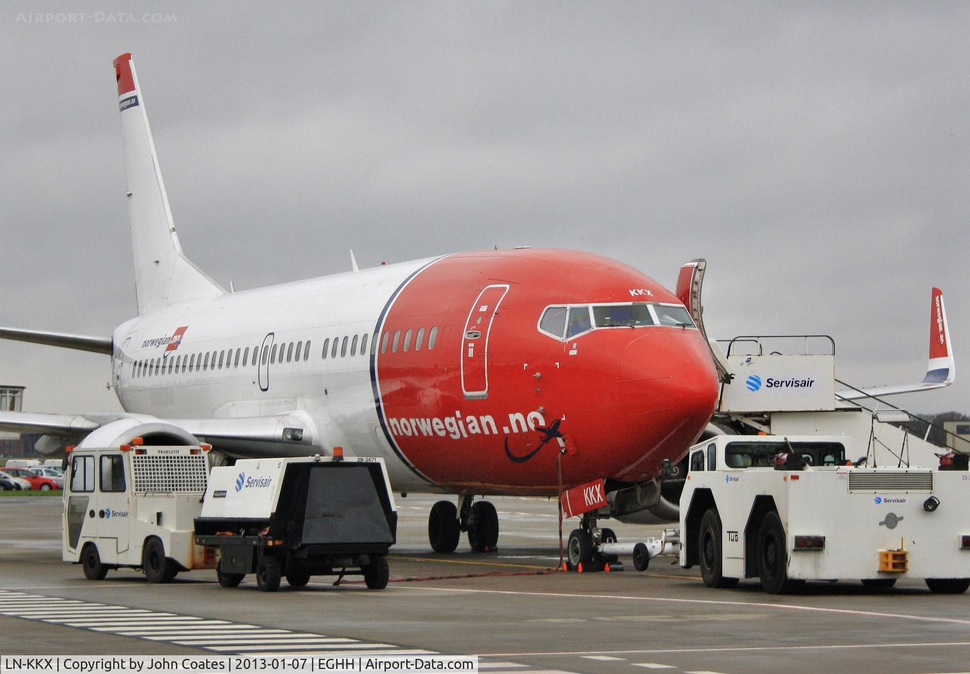 LN-KKX, 1998 Boeing 737-33S C/N 29072, Bad weather diversion from Lasham