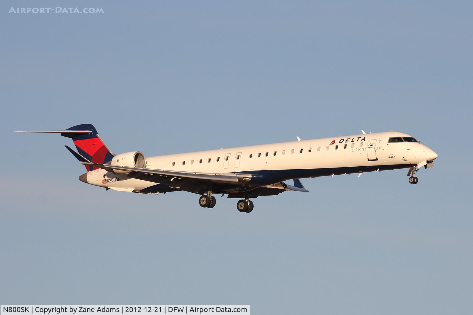 N800SK, 2006 Bombardier CRJ-900ER (CL-600-2D24) C/N 15060, Landing at DFW Airport