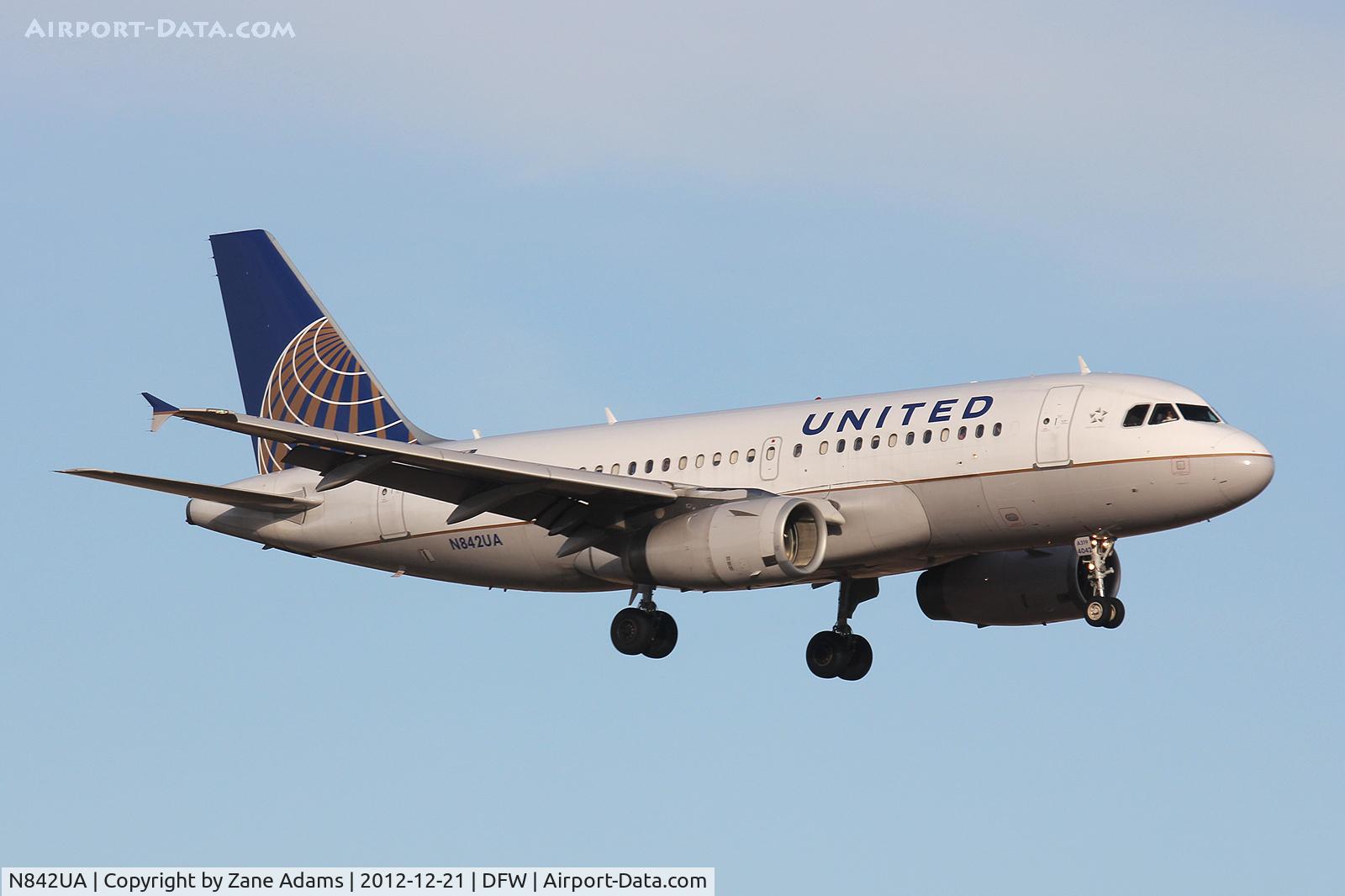 N842UA, 2001 Airbus A319-131 C/N 1569, Landing at DFW Airport