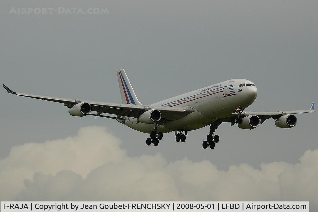 F-RAJA, 1995 Airbus A340-212 C/N 075, COTAM landing 23