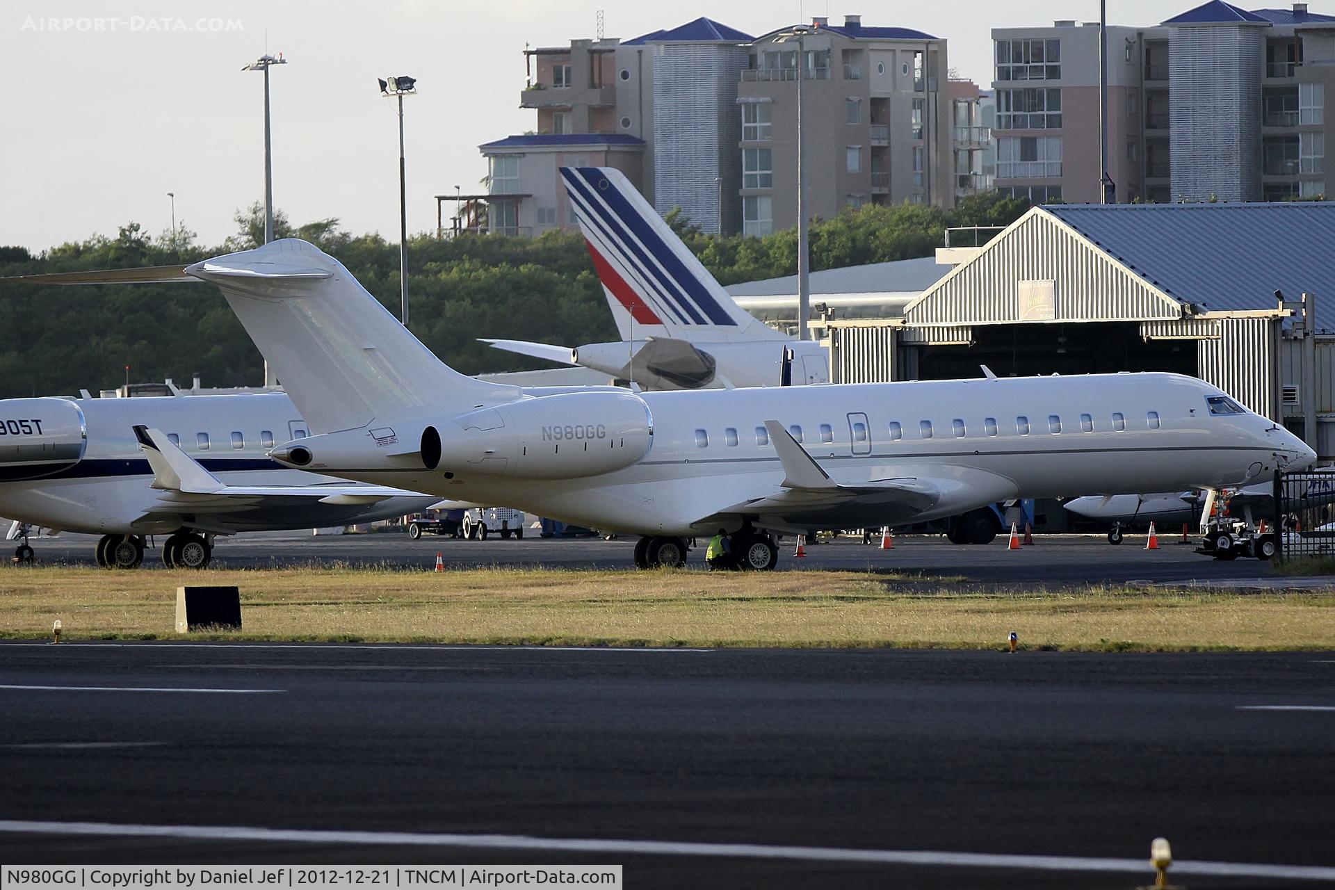 N980GG, 1999 Bombardier BD-700-1A10 Global Express C/N 9009, N980GG