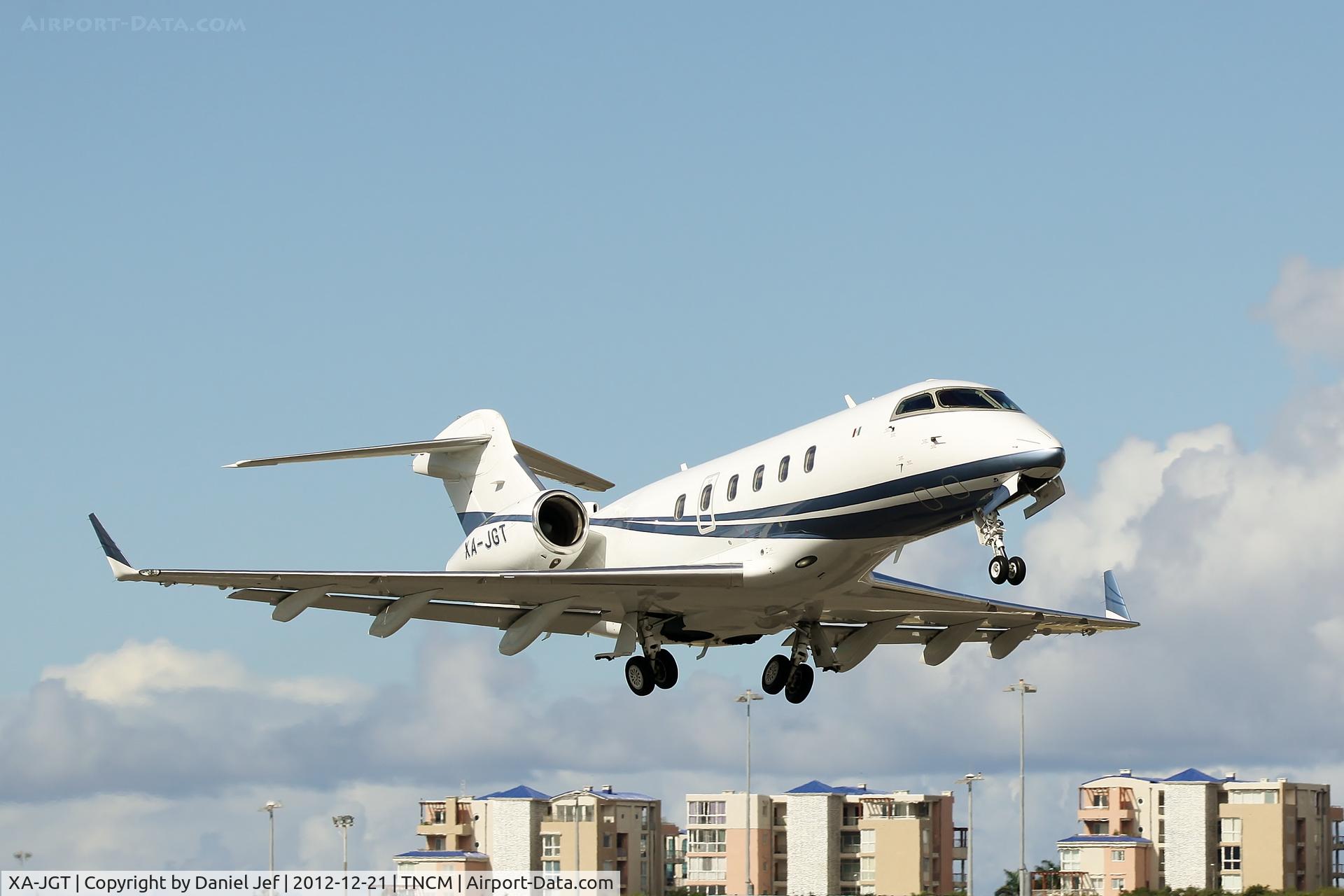 XA-JGT, 2003 Bombardier Challenger 300 (BD-100-1A10) C/N 20007, XA-JGT
