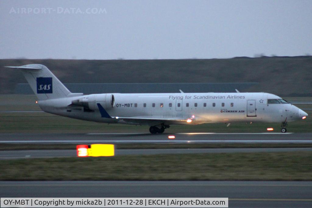 OY-MBT, 2002 Canadair CRJ-200 (CL-600-2B19) C/N 7617, Take off